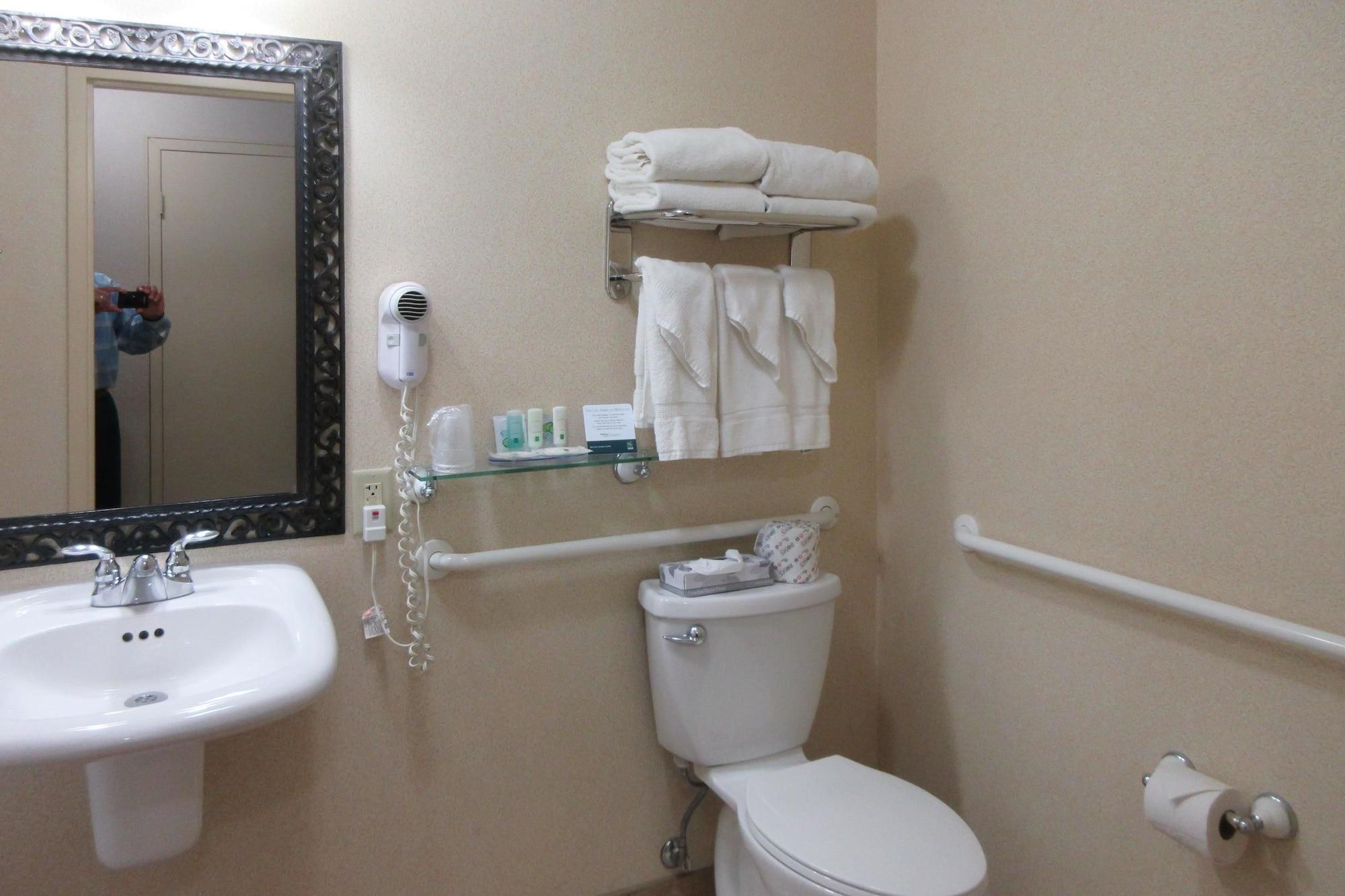 Quality Inn Oneonta Cooperstown Area Bagian luar foto